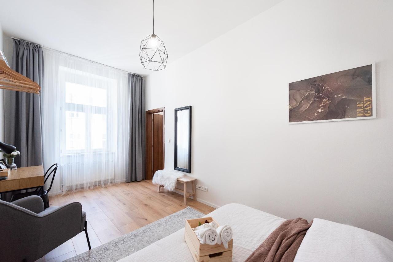 10 Min City Centre 5 People Apartment, Free Coffee Prag Eksteriør billede